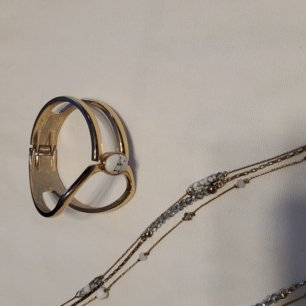 Bracelet & necklace set